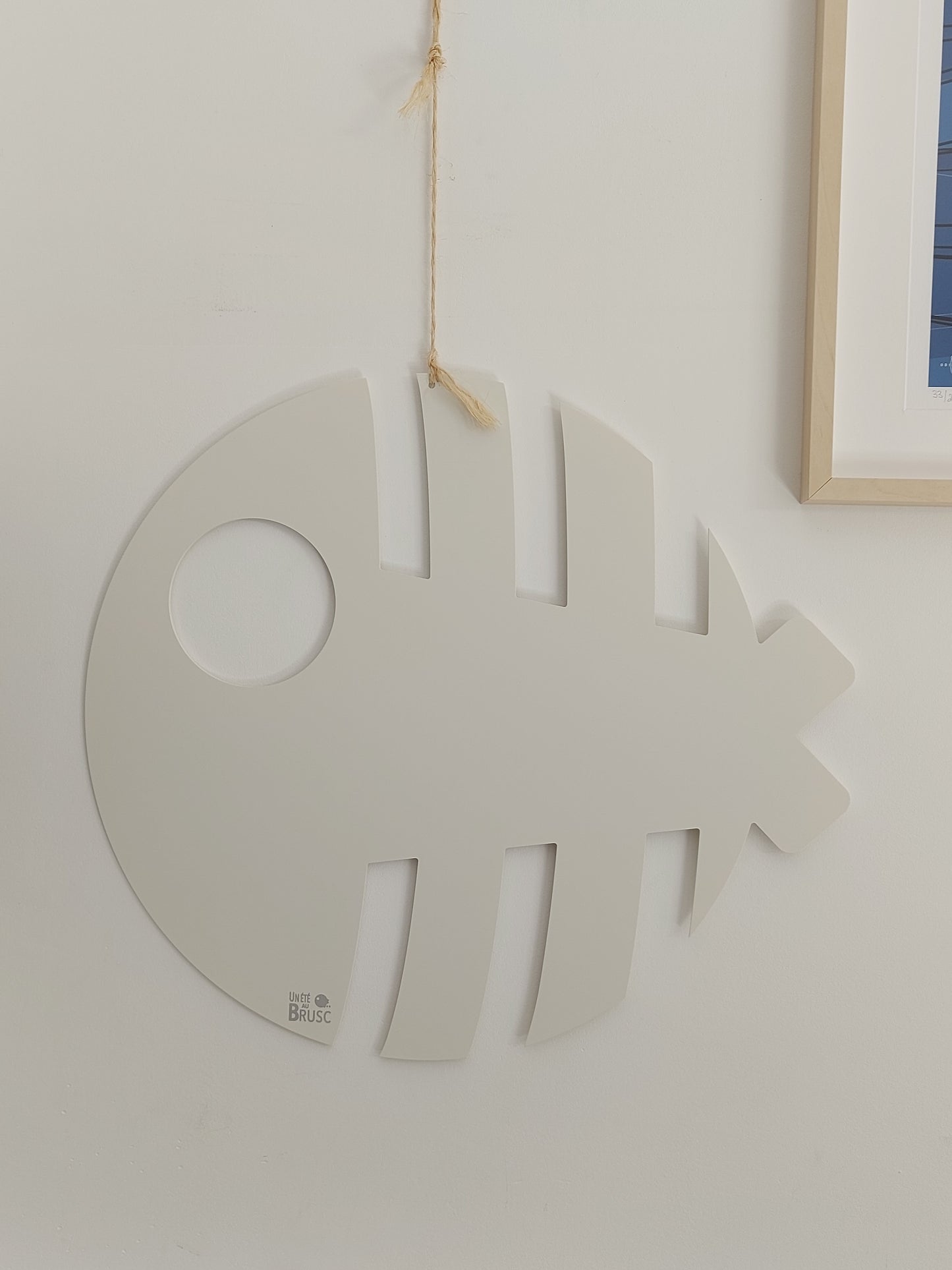 POISSON ARÊTE SUSPENDU