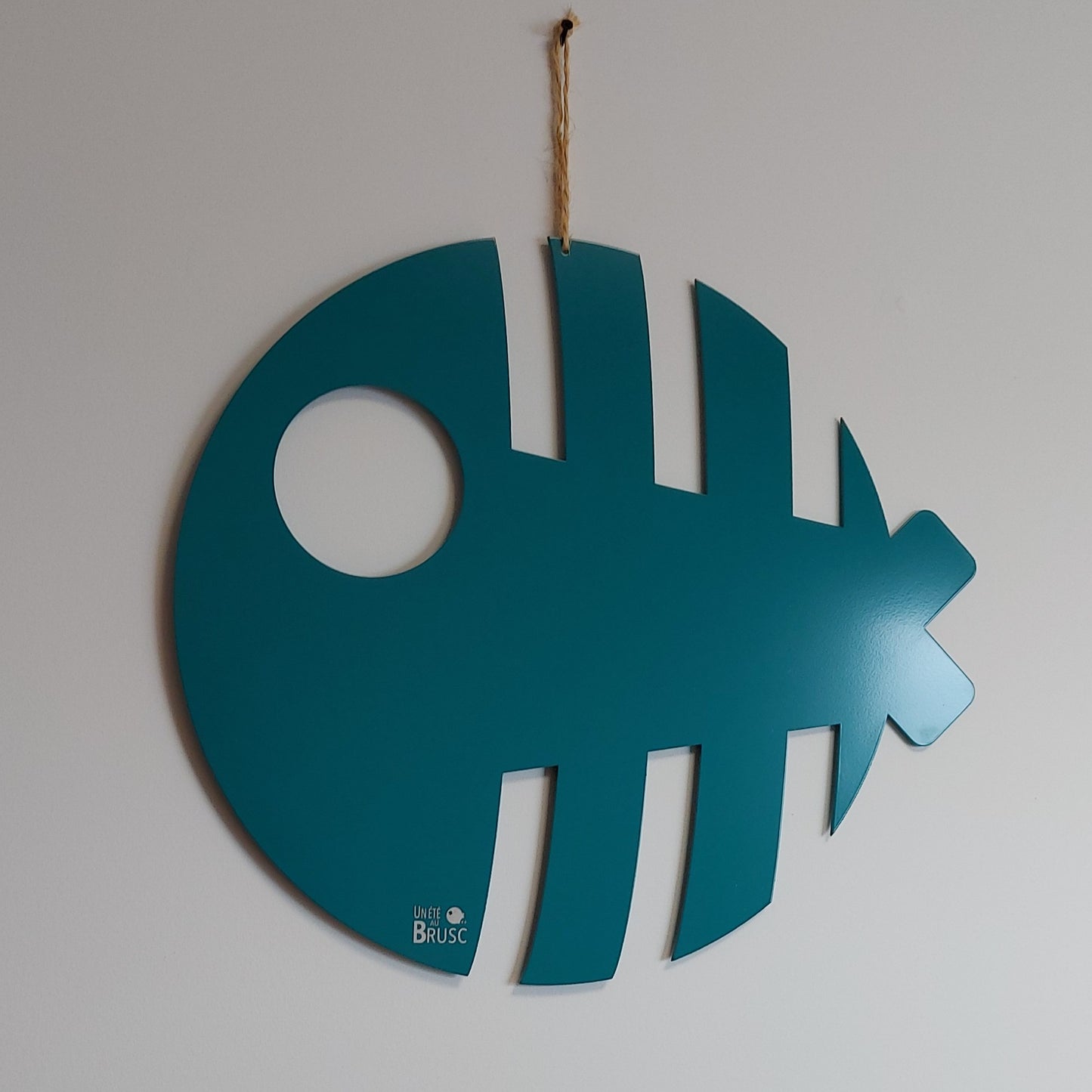 POISSON ARÊTE SUSPENDU