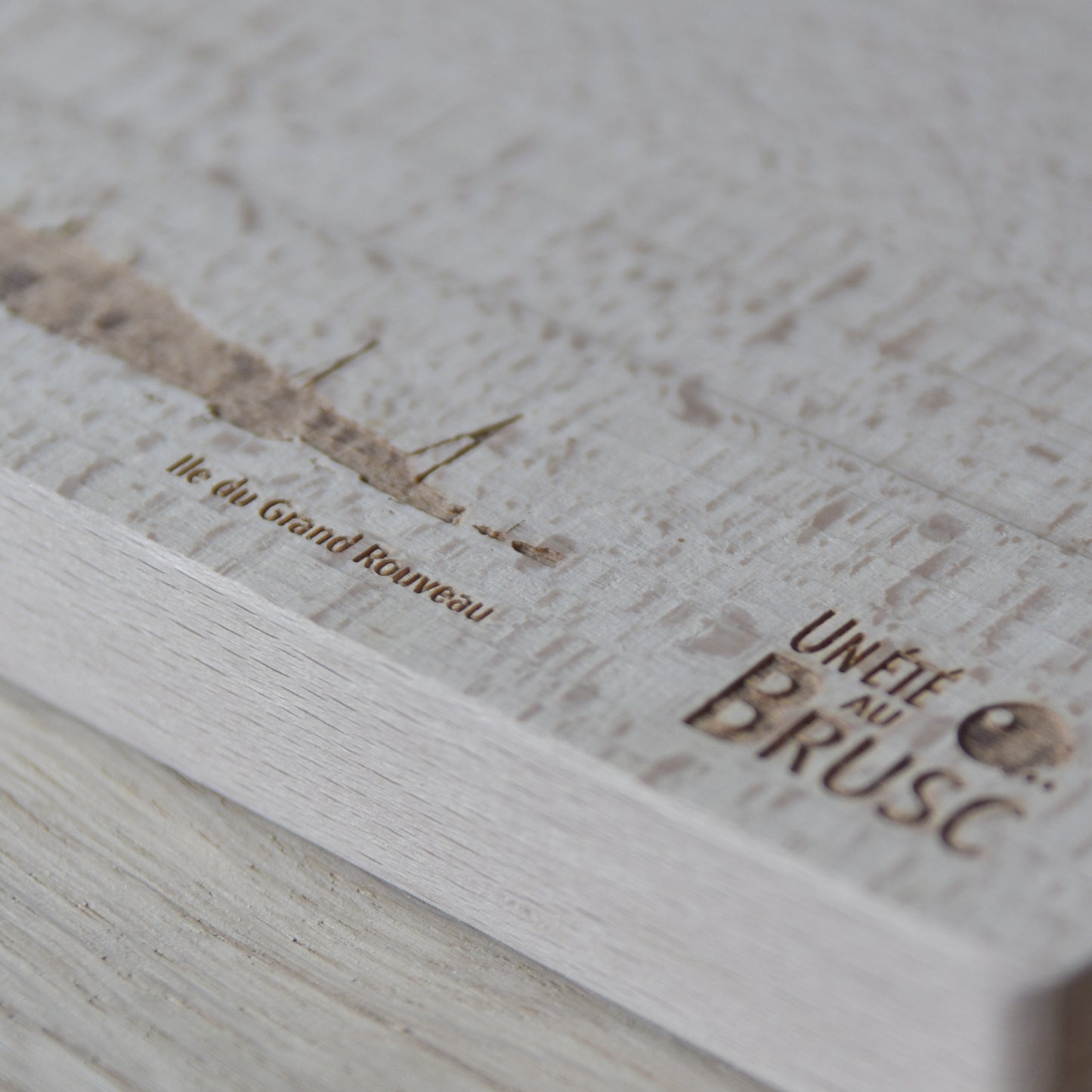 PLANCHE A DECOUPER GRAVEE