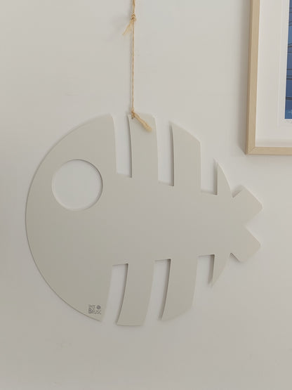 POISSON ARÊTE SUSPENDU
